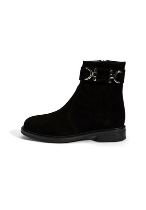 Stiefelette - black