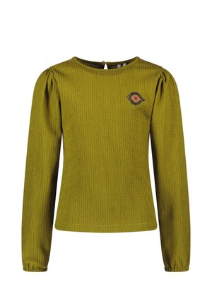 Oliwkowa, długorękawowa bluzka o fakturze, z delikatnie bufkowatymi ramionami i małą, haftowaną różowo-czarną naszywką kwiatową na piersi.