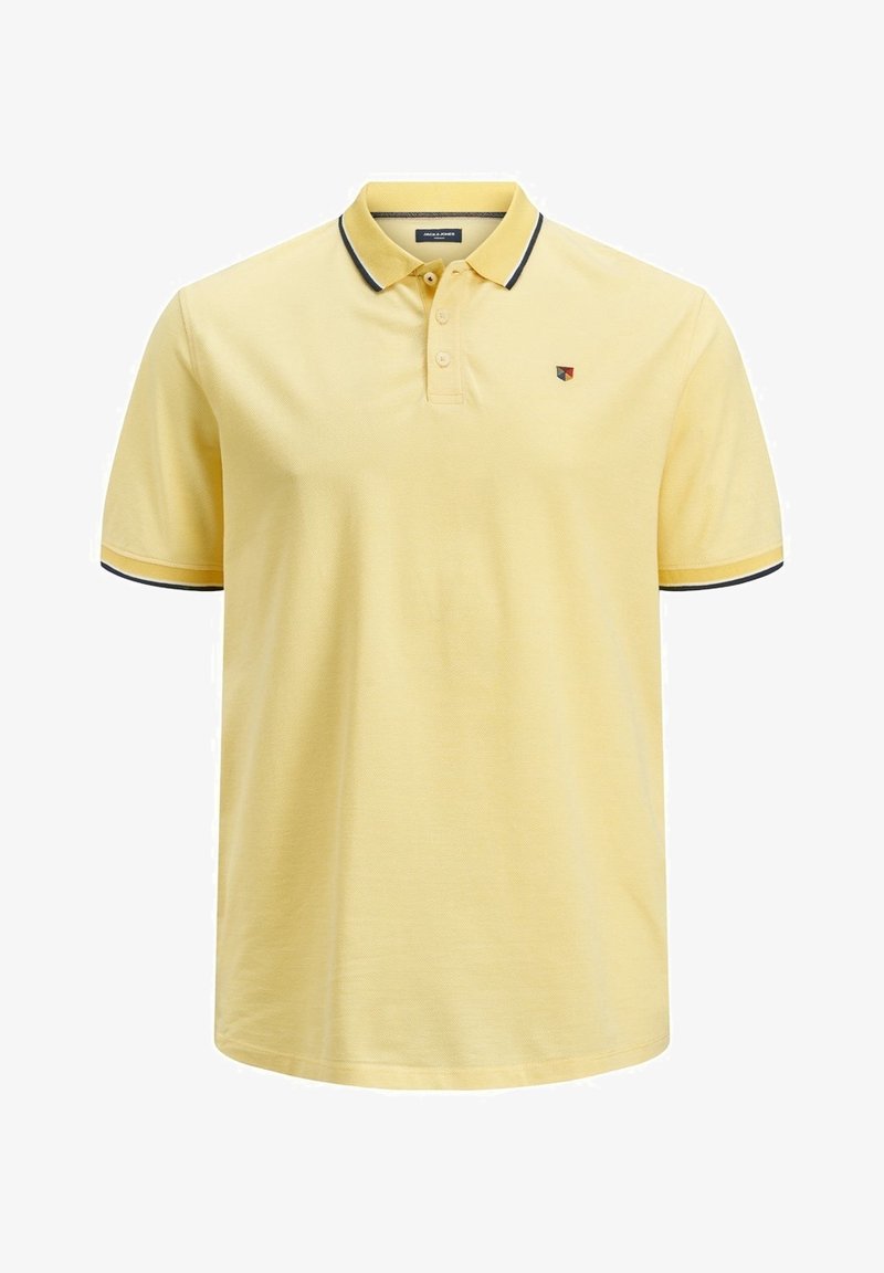 Polo jaune à manches courtes avec bordure noire et blanche au col et aux manches, patte de boutonnage à trois boutons et petit logo géométrique sur la poitrine.