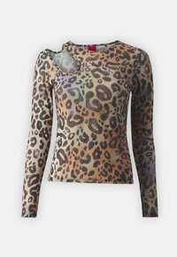 Dugih rukava majica od poluprozirnog materijala s uzorkom leopard printa u smeđoj i crnoj boji s šarenim akcentima i izrezom na ramenu.