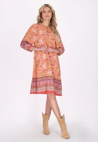 usha Denní šaty - orange multicolor