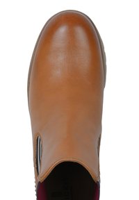 Bottine en cuir tan avec des panneaux latéraux élastiques, bout arrondi et semelle en caoutchouc texturée couleur tan. L'intérieur est doté d'une doublure rouge.