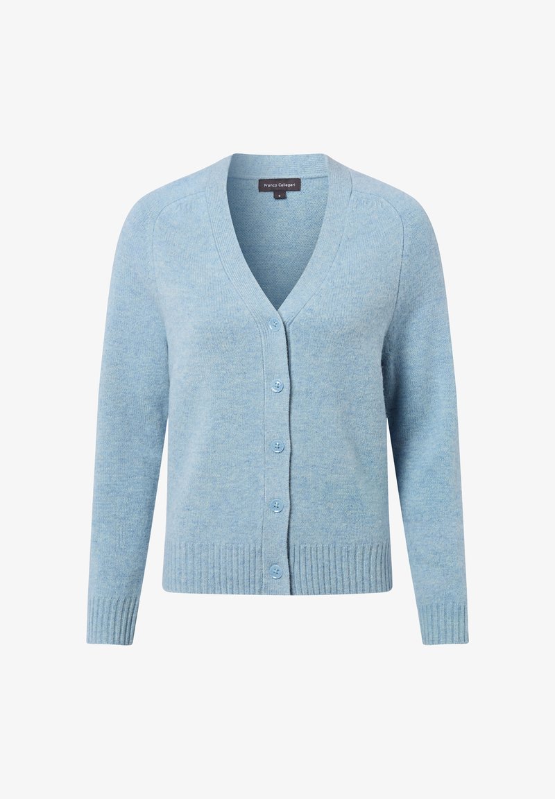 Helle blaue Strickjacke aus weichem Material, mit V-Ausschnitt, Knopfverschluss vorne, gerippten Bündchen und Saum. Gleiche Textur mit einem dezenten Muster.