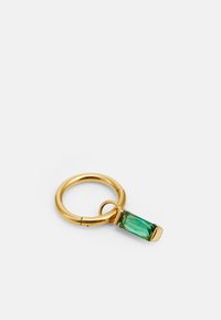 Anillo de llaves dorado con un acento de gema rectangular verde. La gema presenta facetas y un acabado pulido, mostrando un color y claridad ricos.