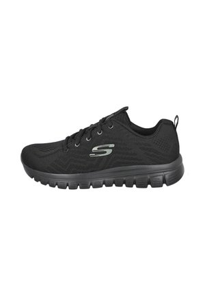 Zapatillas deportivas negras con parte superior de malla transpirable, diseño texturizado, cierre con cordones y suela acolchada. Presenta un detalle de logotipo reflectante.