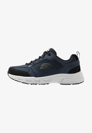Men's athletic shoe in navy mesh and suede. Features black accents, grey laces, and a white sole with a textured pattern.