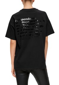 QS MIT RÜCKENPRINT - T-shirt print - schwarz