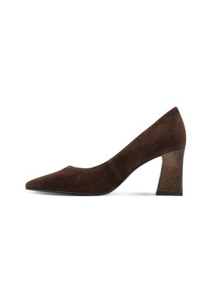 Tacchi alti in suede marrone con punta appuntita e accento in rete texturizzata sul tacco spesso. Finitura liscia, design elegante, stile elevato.