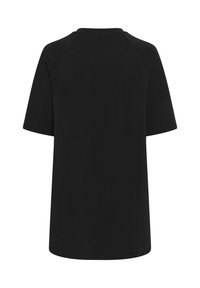 Sort t-shirt med korte raglanærmer, rund halsudskæring og et glat, let stof. Enkelt design uden mønstre eller detaljer.