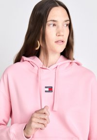 Tommy Jeans TJW BXY BADGE - Felpa - ballet pink