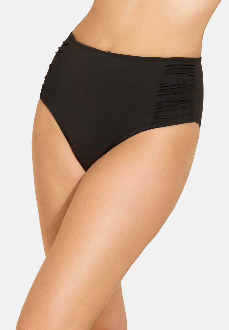 Czarna, wysoka bikini dolna część wykonana z elastycznego materiału. Charakteryzuje się marszczeniem po bokach, co dodaje tekstury i zapewnia gładkie wykończenie.