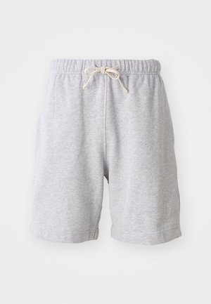 Grå bomullsshorts med elastisk midjebånd og snor. Midt-til-lår lengde med sidesømmer og myk tekstur. Ingen lommer eller synlige mønstre.