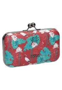 Punainen clutch, jossa on kukkakuvio, esittelee sinivihreitä liljoja ja kurkia. Metallinen lukko ylhäällä ja logo kohokuvioituna etupuolella.