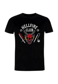 Sort bomulds-T-shirt med teksten "HELLFIRE CLUB". Grafik af en rød hornet kranium med våben: en kniv, en kæde og terninger.