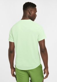 Nike Performance TOP - Spordi T-särk - vapor green/black