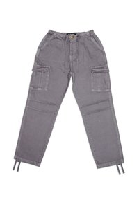 Graue Freizeit-Cargohose mit Fronttaschen, seitlichen Klappentaschen, Kordelzug an der Taille und Bändern am Knöchel, flach auf weißem Hintergrund liegend.