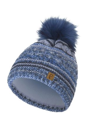 Blauwe en grijze gebreide wintermuts met gestructureerde patronen, een grote donkerblauwe pompon bovenop en een klein bruin logo label op de omslag.
