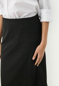 Part Two Kokerrok - dark grey check