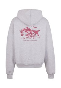 Sivá mikina s kapucňou na šnurovanie a rebrovanými manžetami. Na zadnej strane je ružová grafika psa a koňa s textom nižšie.