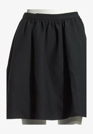 Jupe noire froncée avec large ceinture, longueur genoux sur un mannequin blanc.