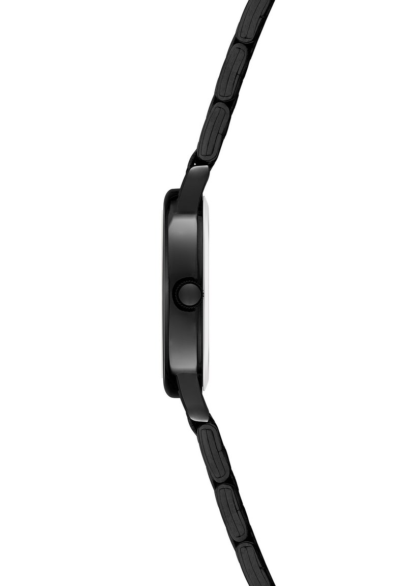 Montre noire avec un boîtier rectangulaire, bracelet en caoutchouc présentant un motif texturé, et un bouton latéral pour le réglage.