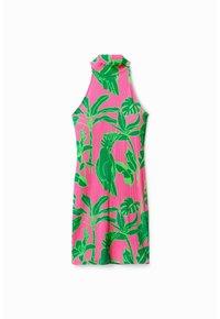 Abito senza maniche con colletto alto, caratterizzato da una texture a costine. Sfondo rosa con grandi motivi di foglie tropicali verdi.