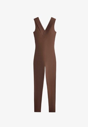 Ärmelloser brauner Overall mit tiefem V-Ausschnitt, vertikalen plissierten Details und figurbetonten, durchgehenden Hosenbeinen.
