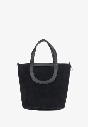 Schwarze Wildleder-Totetasche mit strukturierten Ledergriffen. Verfügt über einen abgerundeten oberen Abschnitt und einen Reißverschluss. Minimalistisches Design ohne sichtbare Beschläge.