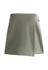 Jupe portefeuille kaki en matériau lisse et léger. Présente une fermeture par nœud sur le côté et une silhouette légèrement évasée.