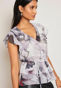 Next Pusero - grey black abstract print