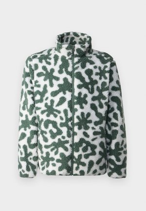 Fleecejakke med høy krage, med et grønt og hvitt abstrakt mønster, glidelåslukking, og teksturert overflate.