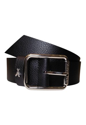 Cintura in pelle nera con texture, fibbia rettangolare argentata e piccolo emblema d'ape in argento vicino alla fibbia.