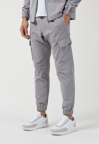 CLOSURE London SMART UTILITY PANT - Cargobukse - ice grey