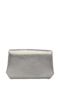 Pochette rectangulaire argentée avec une finition métallique texturée et une forme structurée.