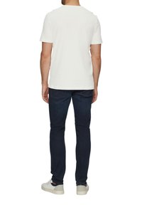 s.Oliver MIT FRONTPRINT - T-shirt print - weiß