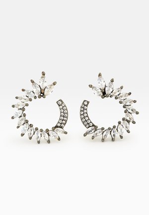 Par buede øreringe med klare marquise- og runde krystaller sat i mørkt metal, arrangeret i et blomsterinspireret design.