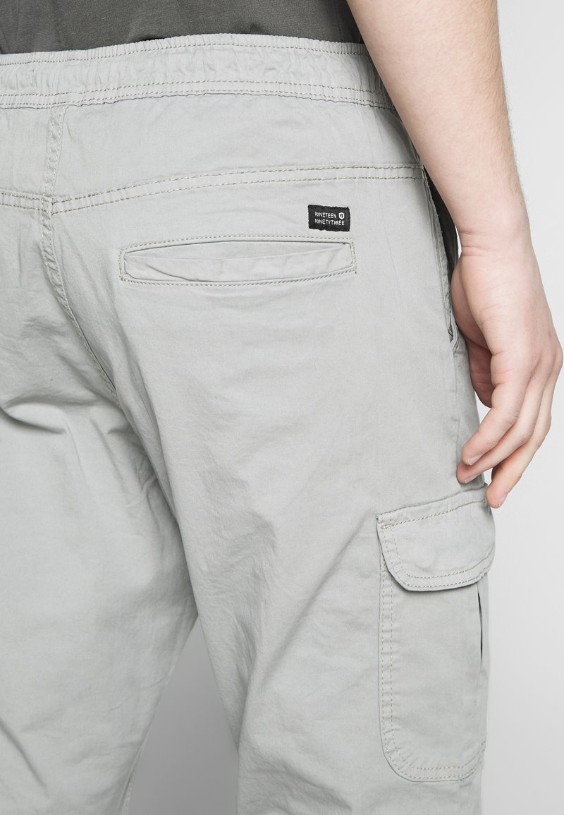 Herren Chinos | INDICODE JEANS LAKELAND Cargohose light grey/grau - QQ94446 Herren Chinos | INDICODE JEANS LAKELAND Cargohose light grey/grau - QQ94446