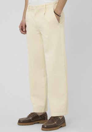 DROIT À PINCES - Jean droit - naturel