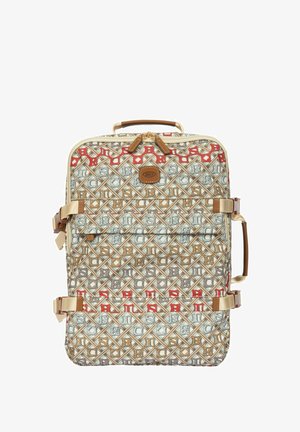 Valise rectangulaire avec motif entrelacé beige, marron et rouge, sangles beiges et poignées marron sur le dessus et le côté.