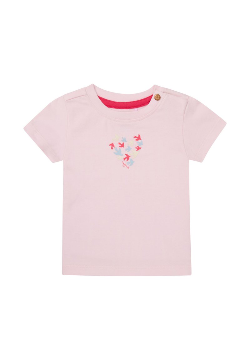 Korte roze katoenen t-shirt met korte mouwen en een ronde hals. Voorzien van een kleurrijke vogelafbeelding in hartvorm en een drukknoopsluiting op de schouder.