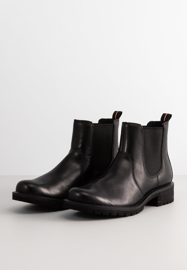 Schwarze Leder-Ankle-Boots mit elastischen Seiteneinsätzen, robusten Gummisohlen und kontrastierenden orangen Akzenten an den Ziehlaschen.