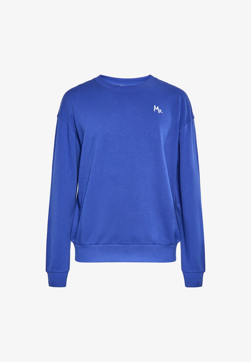 Kék pulóver puha anyagból, kör alakú nyakkivágással, hosszú ujjal, bordás mandzsettával és egy kis fehér logóval a mellkasán.