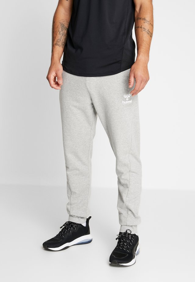 HMLISAM REGULAR PANTS - Pantalon de survêtement - grey melange