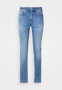 Vaqueros de mezclilla azul con un diseño de pierna recta, estilo de cinco bolsillos, desvanecido sutil y un cierre de botón metálico en la cintura.