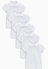 Cinque polo bianche in cotone, con maniche corte, patta con bottoni e un design del colletto a scallop.