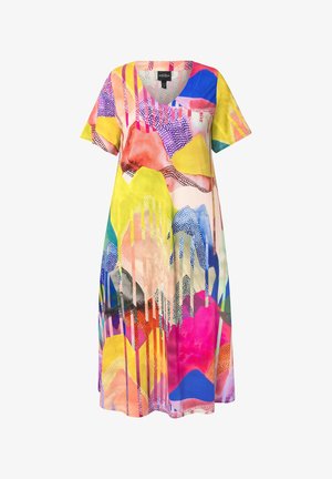 Barevné šaty do půli stehen s výstřihem do V, krátkými rukávy a abstraktním vzorem v živých odstínech růžové, žluté, modré a zelené.