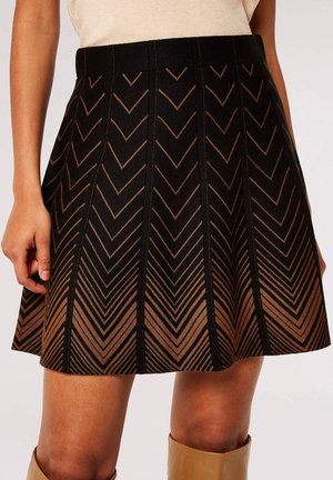 CHEVRON  - Jupe trapèze - black