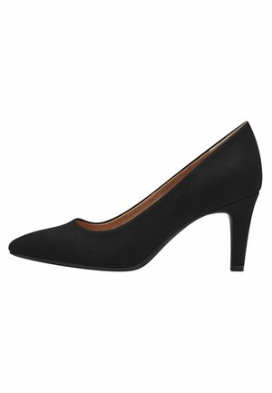 Chaussure à talons hauts en daim noir avec un bout pointu et un dessus lisse et épuré. Le talon mesure environ trois pouces de hauteur avec une semelle texturée.