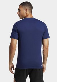 adidas Performance ESSENTIALS FEEL READY - Sportfelső - dark blue/white
