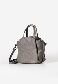 Borsa in pelle grigia con doppio manico e tracolla rimovibile. Presenta una texture liscia, una forma strutturata e dettagli di cucitura visibili.